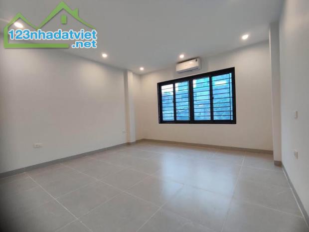 Bán nhà mới lô góc đường thông 5 tầng thang máy đầu phố Quang Trung giá 8 tỷ gần bãi ô tô - 2