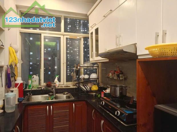 Bán Nhà Cầu Giấy, 33m2, 4 Mặt Thoáng, MT 4m - Ở Ngay Giá 5 tỷ ba