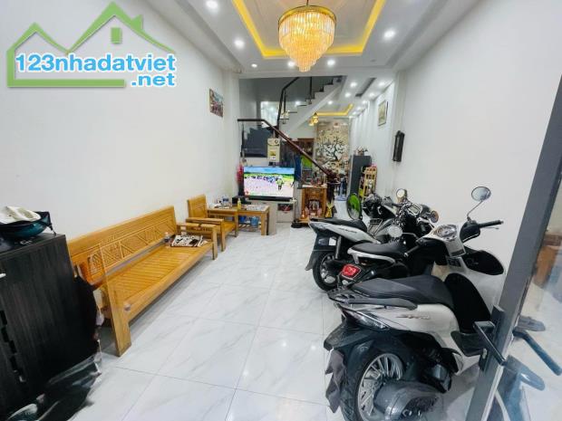 Bán nhà Huỳnh Tấn Phát Quận 7 - hẻm oto - 60 m2 ngang 4m - không lộ giới - nhỉnh 7.x Tỷ TL - 2