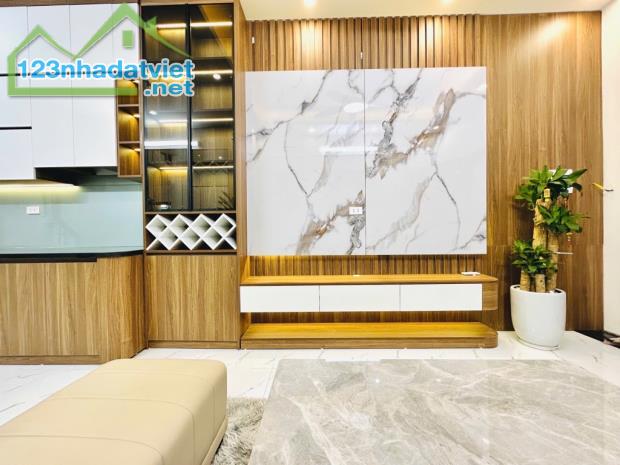 Nhà đẹp siêu hiếm phố thịnh quang full tiện ích - 2