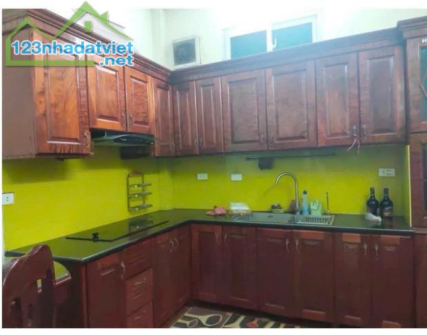 NHÀ PHÂN LÔ PHỐ XUÂN LA . DT 50m2, Ô TÔ TRÁNH ĐỖ, QUAY ĐẦU. DÂN TRÍ CAO, VƯỢNG KHÍ.