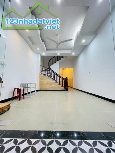 Bán nhà đẹp 46m2 3tầng mặt tiền 4.1m 8.95 tỷ phố Lạc Long Quân Tây Hồ