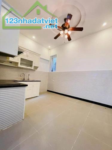 Bán nhà đẹp 46m2 3tầng mặt tiền 4.1m 8.95 tỷ phố Lạc Long Quân Tây Hồ - 1
