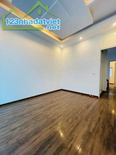 Bán nhà đẹp 46m2 3tầng mặt tiền 4.1m 8.95 tỷ phố Lạc Long Quân Tây Hồ - 2