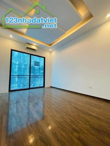 Bán nhà đẹp 46m2 3tầng mặt tiền 4.1m 8.95 tỷ phố Lạc Long Quân Tây Hồ - 3