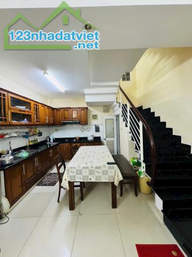 ***Bán Nhà 6 Tầng HXH Nguyễn Đình Chiểu P2 Quận3 –Ngang Hiếm 4.4m,4PN
Chỉ 11.3Tỷ TL - 1