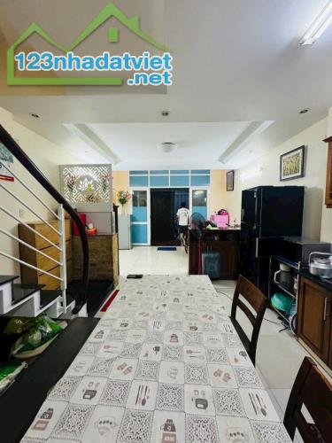 ***Bán Nhà 6 Tầng HXH Nguyễn Đình Chiểu P2 Quận3 –Ngang Hiếm 4.4m,4PN
Chỉ 11.3Tỷ TL - 2