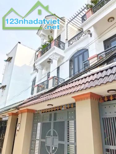 Siêu phẩm nhà đẹp hẻm xe hơi Q7 64m 2 tầng 4 phòng ngủ chỉ dưới 8tỷ.