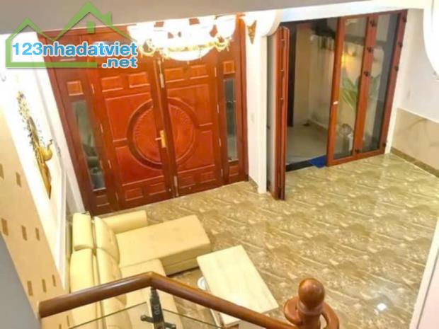 Siêu phẩm nhà đẹp hẻm xe hơi Q7 64m 2 tầng 4 phòng ngủ chỉ dưới 8tỷ. - 1
