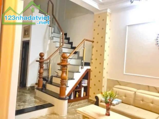 Siêu phẩm nhà đẹp hẻm xe hơi Q7 64m 2 tầng 4 phòng ngủ chỉ dưới 8tỷ. - 2