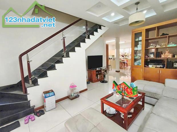 Hàng Ngộp biệt thự Kiều Đàm 2 lầu, 4 pn thông Himlam Q7 giá 23 tỷ (TL) - 2