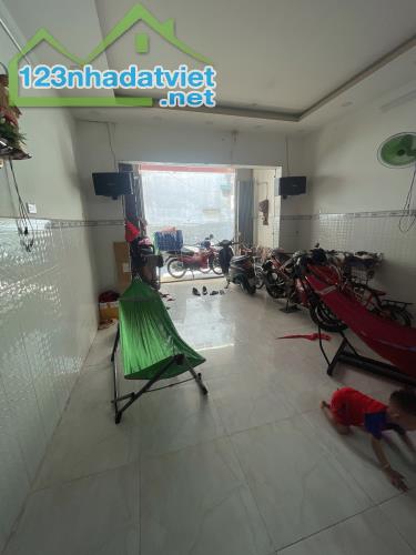 Trường Chinh-Nhà đẹp-SHR-Hẻm 4m, 2 tầng - Giá nhỉnh 3 tỷ, khu an ninh, thiết kế hiện đại. - 2