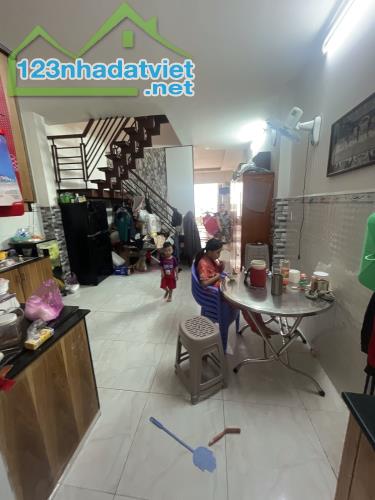 Trường Chinh-Nhà đẹp-SHR-Hẻm 4m, 2 tầng - Giá nhỉnh 3 tỷ, khu an ninh, thiết kế hiện đại.