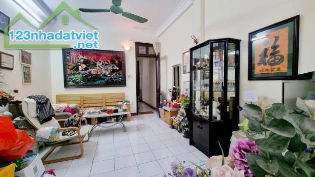 MẶT PHỐ TRUNG TÂM - VỈA HÈ RỘNG - KINH DOANH CỰC TỐT - SỔ ĐỎ ĐẸP - 2