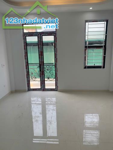 BÁN NHÀ PHỤNG CHÂU VIEW HỒ 3.5Tx47m, Ô TÔ ĐỖ CỬA, CẠNH ĐẠI HỌC TD-TT, UBND