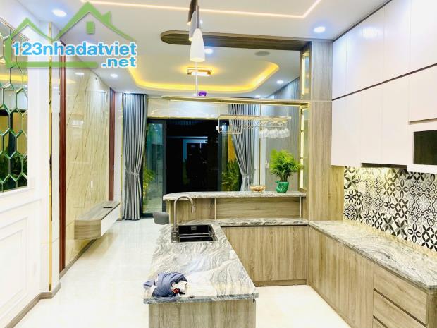SIÊU PHẨM 2 TẦNG THIẾT KẾ HIỆN ĐẠI SANG TRỌNG - 83M2 3 PHÒNG NGỦ KHÉP KÍN