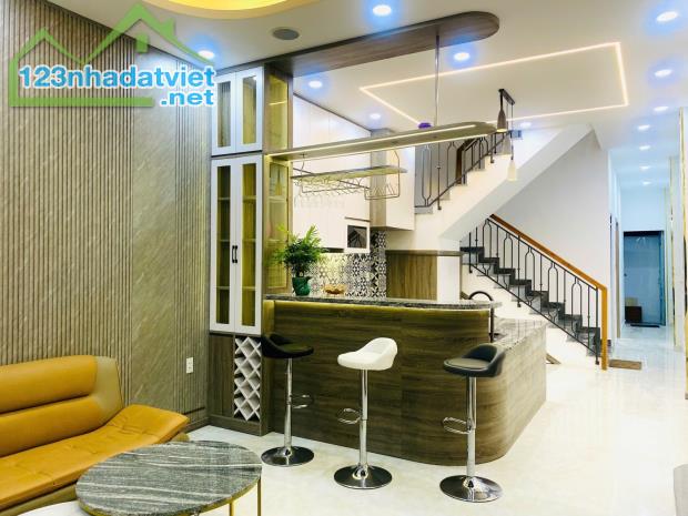 SIÊU PHẨM 2 TẦNG THIẾT KẾ HIỆN ĐẠI SANG TRỌNG - 83M2 3 PHÒNG NGỦ KHÉP KÍN - 3