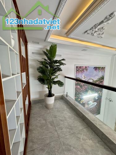 CHO THUÊ NHÀ 1 TRỆT 1 LỬNG 3 LẦU 104M2, 5PN, CÓ THANG MÁY+NỘI THẤT LÔ GÓC PHAN HUY ÍCH - 3