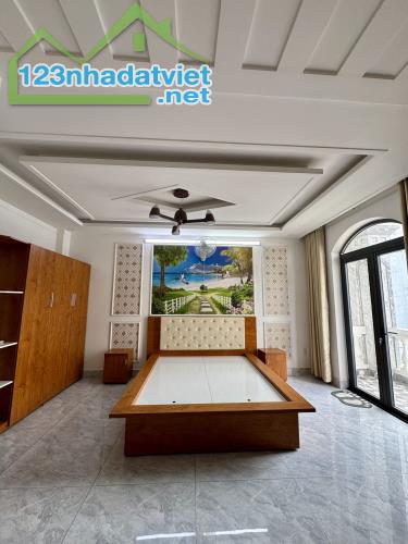 CHO THUÊ NHÀ 1 TRỆT 1 LỬNG 3 LẦU 104M2, 5PN, CÓ THANG MÁY+NỘI THẤT LÔ GÓC PHAN HUY ÍCH - 2