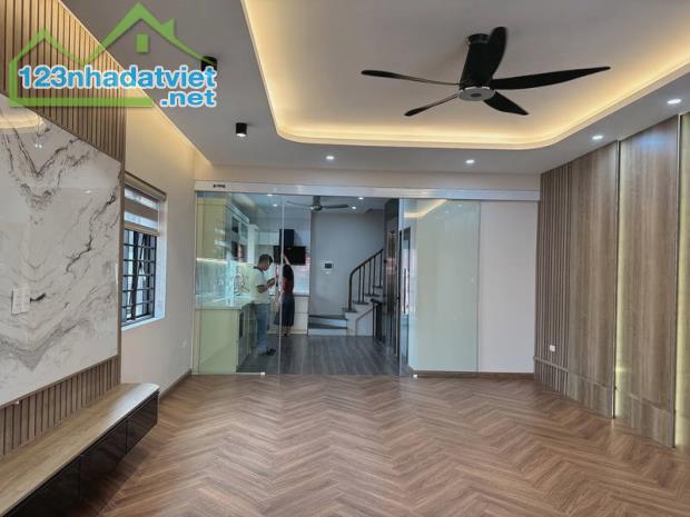 BIỆT THỰ LÔ GÓC - PHƯƠNG LIỆT - THANH XUÂN - MẶT TIỀN 12M - ÔTÔ TRÁNH - THANG MÁY - KINH D