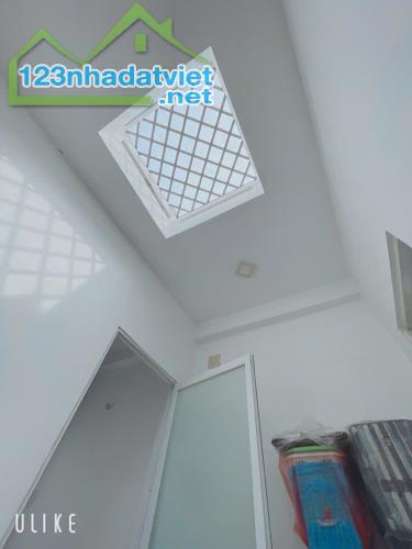 VỊ TRÍ ĐẮC ĐỊA, NGAY HÀ HUY GIÁP, ĐI GÒ VẤP CHỈ 3P, 3 TẦNG, 54M,5.3 TỶ, HẺM NHỰA Ô TÔ 7M - 3