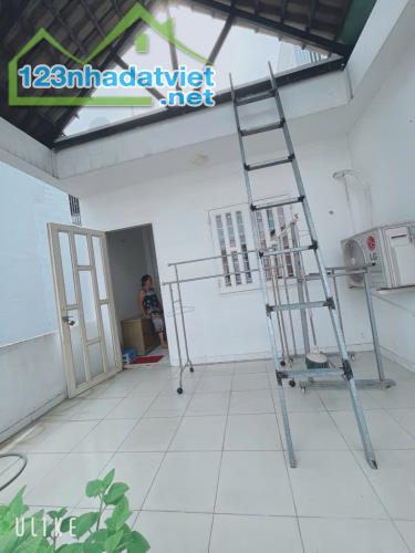 VỊ TRÍ ĐẮC ĐỊA, NGAY HÀ HUY GIÁP, ĐI GÒ VẤP CHỈ 3P, 3 TẦNG, 54M,5.3 TỶ, HẺM NHỰA Ô TÔ 7M - 1