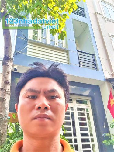 NHÀ ngay UBP. PHÚ HỮU, Tp TĐ, 4 TẦNG mái bằng, HẺM 9M – SHR – Gía CHỈ 6,6ty. LH 0909185988