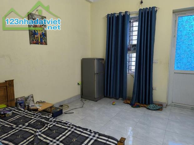 📌Nhà mới xây được 4 năm,  56m 📌mặt đường oto, vỉa hè 5 mét, vị trí cực đẹp. 👉Gần ngay g - 1