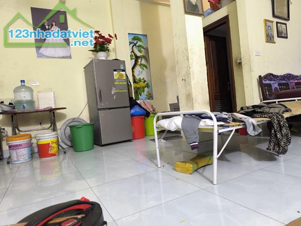📌Nhà mới xây được 4 năm,  56m 📌mặt đường oto, vỉa hè 5 mét, vị trí cực đẹp. 👉Gần ngay g - 3