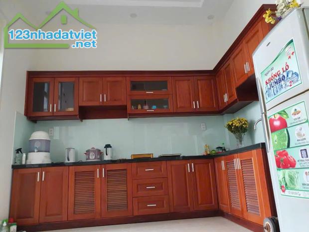bán nhà q12 tphcm ,1 trệt 3 lầu. 6x11 hẻm xe tải 6m - 4