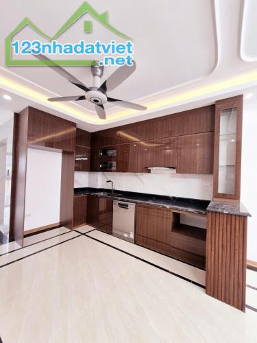 BÁN NHÀ PHÂN LÔ KIM ĐỒNG, Ô TÔ VỈA HÈ,7 TẦNG THANG MÁY, KINH DOANH, 50M2 GIÁ 21.X TỶ