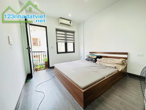 𝗡𝗛À ĐẸP 𝗞𝗜𝗠 𝗚𝗜𝗔𝗡𝗚 - NGÕ THOÁNG ,THÔNG - NỘI THẤT Đ𝗘̣𝗣  - 10m RA Ô TÔ