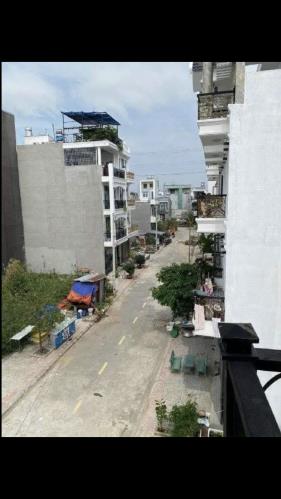BÁN NHÀ 4 TẦNG, XE HƠI NGỦ TRONG NHÀ, KỀ LÔ GÓC THOÁNG MÁT, ĐƯỜNG RỘNG 6m + 3m VỈA HÈ, F.T