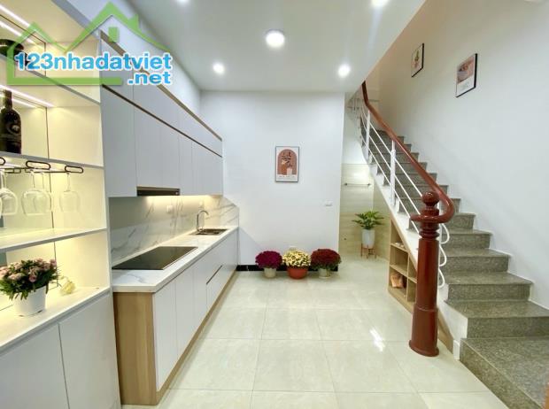 Hiếm, nhà đẹp Quang Tiến 35M x 5T, Ô TÔ đỗ cổng, ở cực sướng 5,77 tỷ - 2