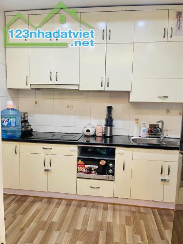 Bán chung cư HH Linh Đàm, 2PN, 2WC, 56m², view hồ và công viên, giá 2,35 tỷ có gia lộc.