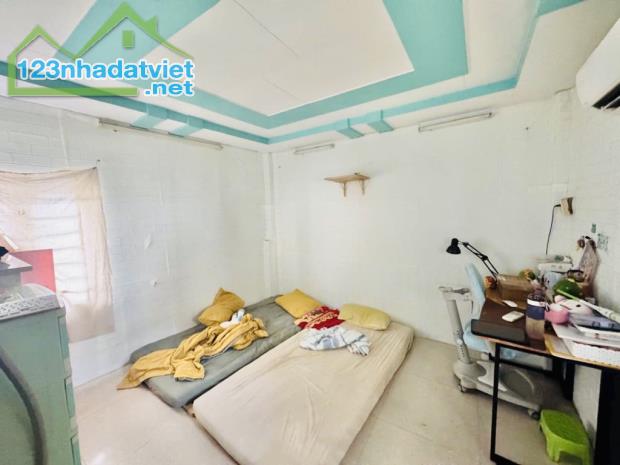 NHÀ B.ÁN - NGAY KHU TRUNG TÂM GV - GIÁP BV 175 - CHỈ 5 PHÚT RA SÂN BAY TSN - DT 42M² - 2 T - 4