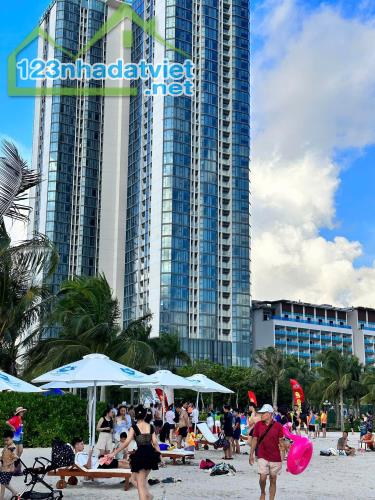 Em 1 ngủ A la Carte chân dài, view Vịnh Hạ Long cần tìm chủ mới. LH em Hương 0915069737