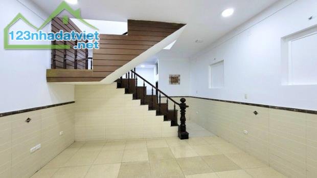 BÁN NHÀ NGUYỄN ẢNH THỦ - NHÀ 2 TẦNG - 5X10M - 3.18 TỶ - CÁCH HẺM XE TẢI 50M - 2