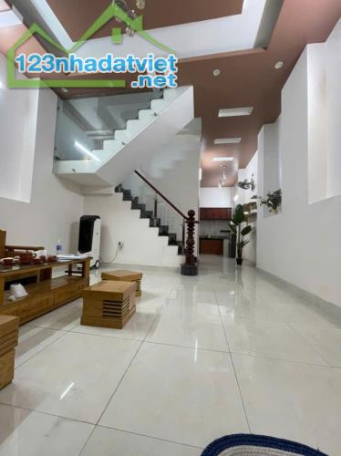 Bán nhà 1 Trệt 1 Lầu Dĩ An,đường 2 ô tô,gần TTYT Dĩ An - 4