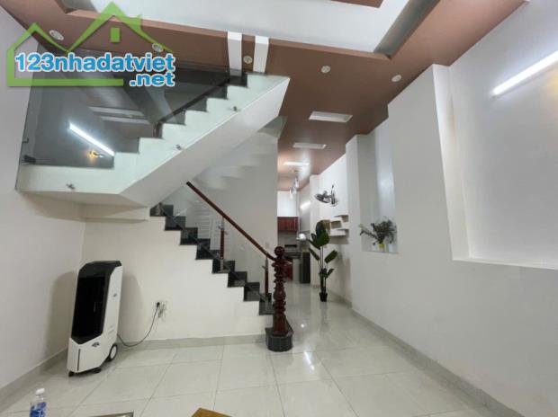 Bán nhà 1 Trệt 1 Lầu Dĩ An,đường 2 ô tô,gần TTYT Dĩ An - 2