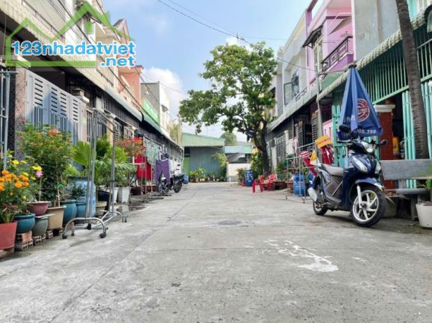 Bán nhà 1 Trệt 1 Lầu Dĩ An,đường 2 ô tô,gần TTYT Dĩ An - 1