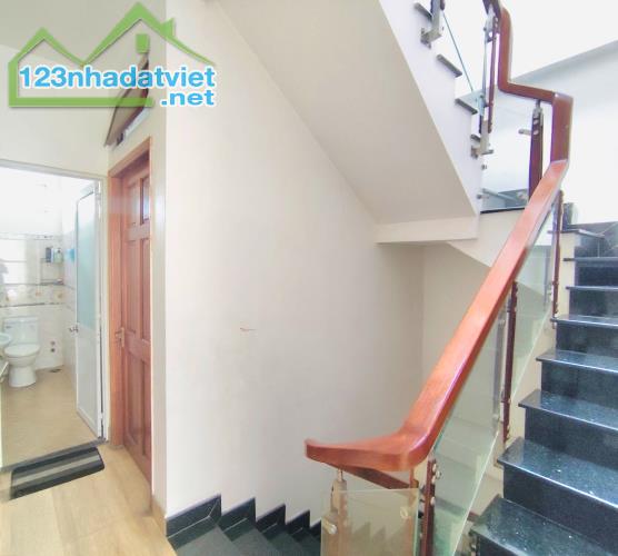 Bán Nhà Hẻm Xe Hơi Nguyễn Văn Quỳ, 123m2, 4 Tầng, Chỉ 9 tỷ 9, Phú Thuận, Quận 7 - 2