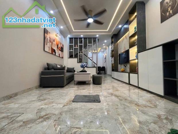 Bán Nhà Tứ Liên Tây Hồ 48m2 5 tầng 7,9 tỷ 20m ra đường oto tránh Sổ đẹp ảnh thật