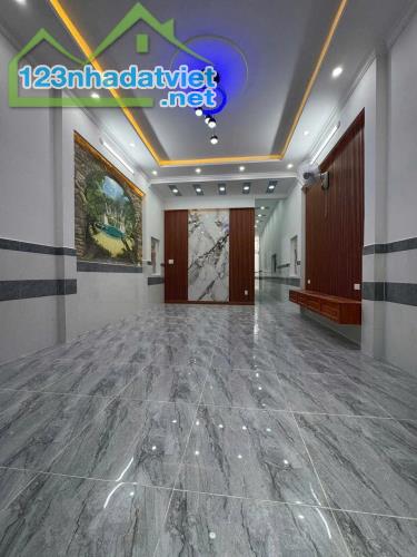 📣📣Nhà cấp 4 mới , 2 phòng ngủ, phòng khách rộng, bếp rộng có giếng trời rât thoáng,
