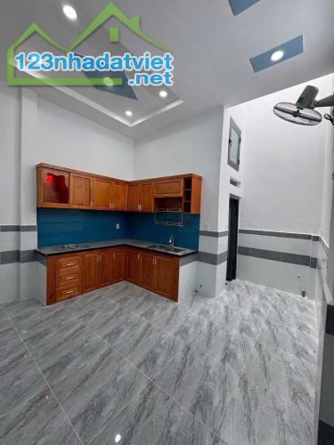📣📣Nhà cấp 4 mới , 2 phòng ngủ, phòng khách rộng, bếp rộng có giếng trời rât thoáng, - 3