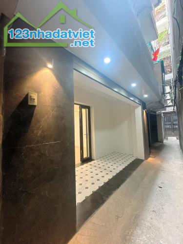 Bán nhà phố Đê La Thành - oto 30m - thoáng trước sau - DT 64m2 siêu rẻ