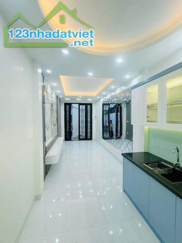 Hòa Bình 4 30m2 4 tầng mới tinh .Giá 5,75 tỷ - 2
