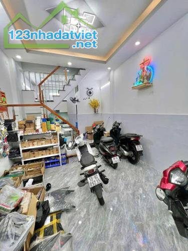 NHÀ ĐẸP KHU LÊ VĂN QUỚI, 32M2, 3 TẦNG, HẺM XE HƠI GIÁ 4.X TỶ