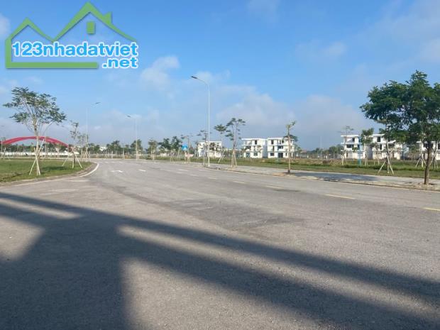 CẦN RA NHANH 2 LÔ ĐẤT ĐẸP MB 6194 PHƯỜNG QUẢNG THỊNH – VIEW TRUNG TÂM THƯƠNG MẠI, GIÁ ĐẦU