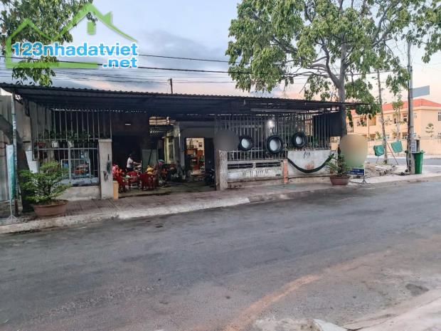 Cần bán căn nhà 259m2 mặt tiền đường Hiền Vương, Tp. Phan Thiết, Tỉnh Bình Thuận gần biển